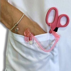 Porta Tijeras para Enfermería con Clip y Cordón Extensible – Varios Colores.