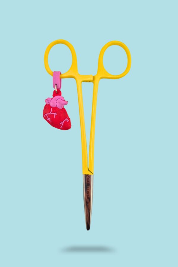 Pinza acero inoxidable - Enfermería/Medicina amarilla con charm de corazón